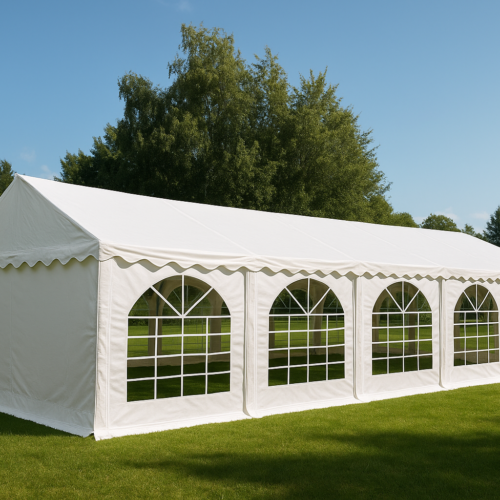 Vitt partytält 5x10m pvc 900 uppställt utomhus på gräsmatta.